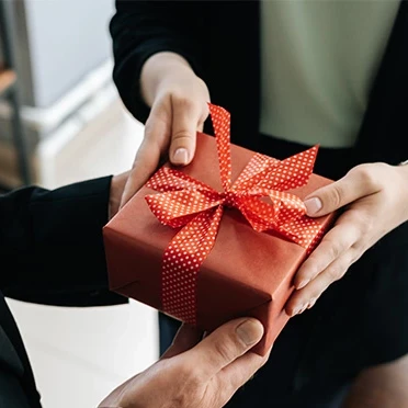 Livraison de cadeaux de fion d'année