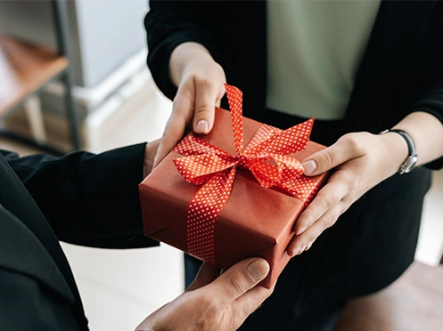 Livraison de cadeaux de fion d'année